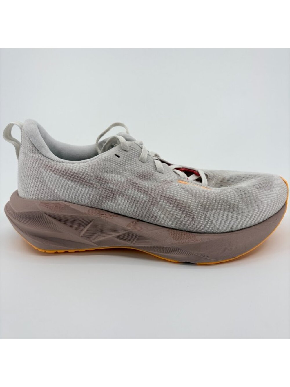 Asics Novablast 5 Womens Size 8.5 White Fawn Athletic Running Shoes Sneakers